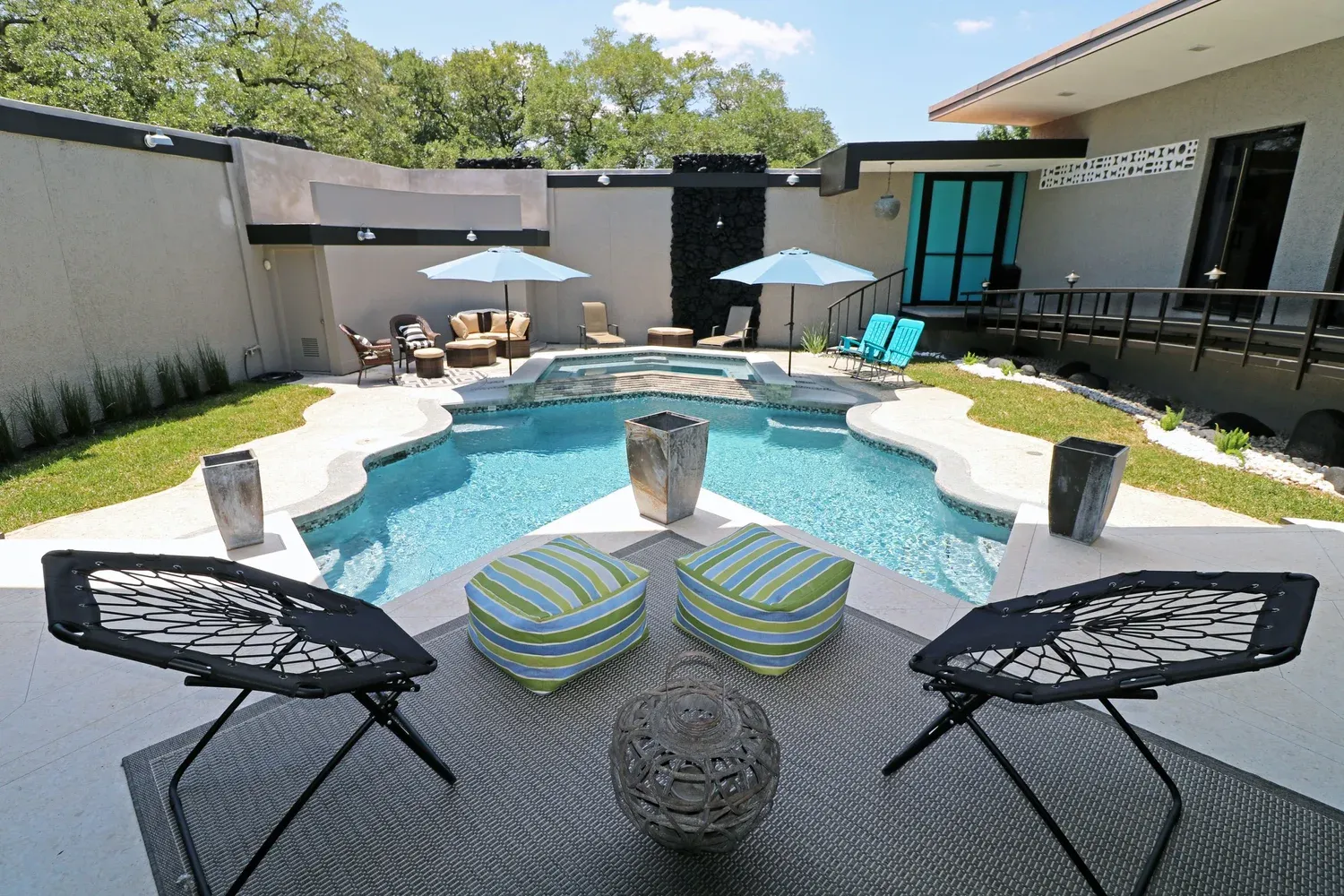 Ready to Find Your Pet-Friendly Luxury Furnished Home in Houston?