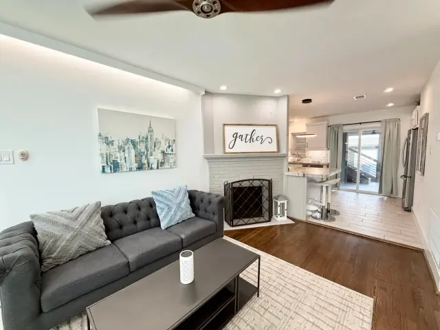 Avondale Retreat living room, furnished apartment in Texas Medical Center / Montrose, Houston — furnished rentals in Houston