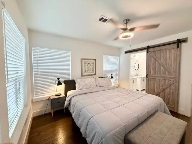 Avondale Retreat primary bedroom, furnished apartment in Texas Medical Center / Montrose, Houston — furnished rentals in Houston