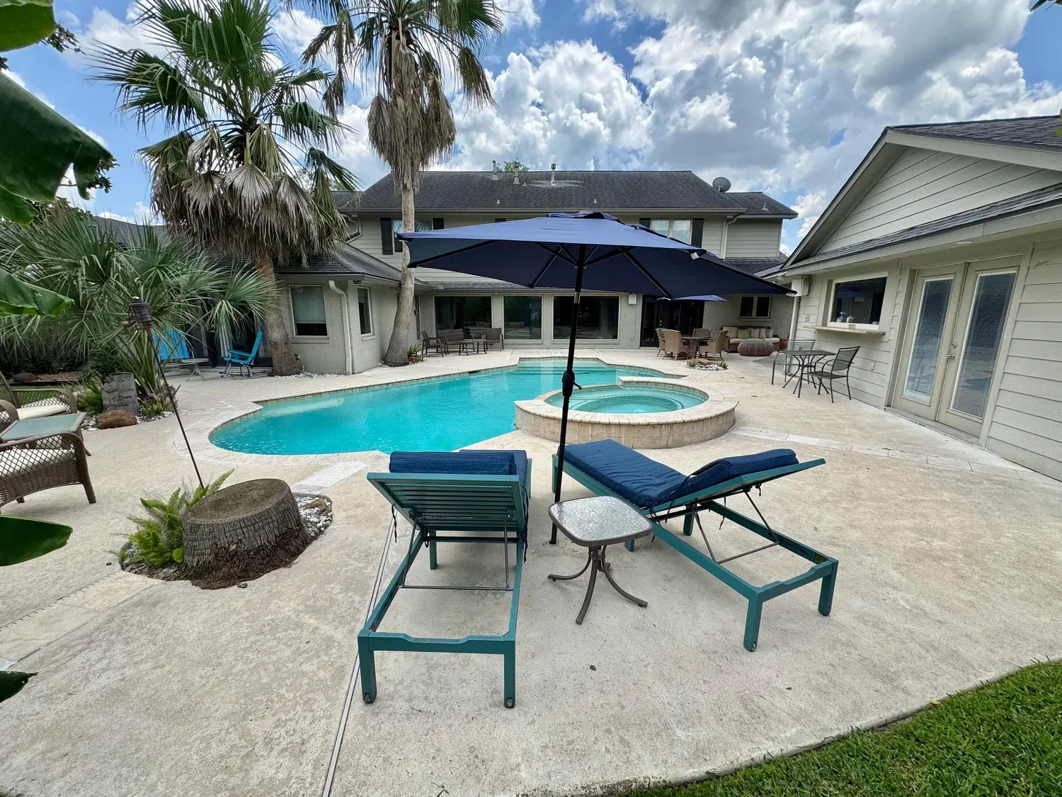 Braes Mansion exterior, furnished house in Medical Center / Meyerland, Houston