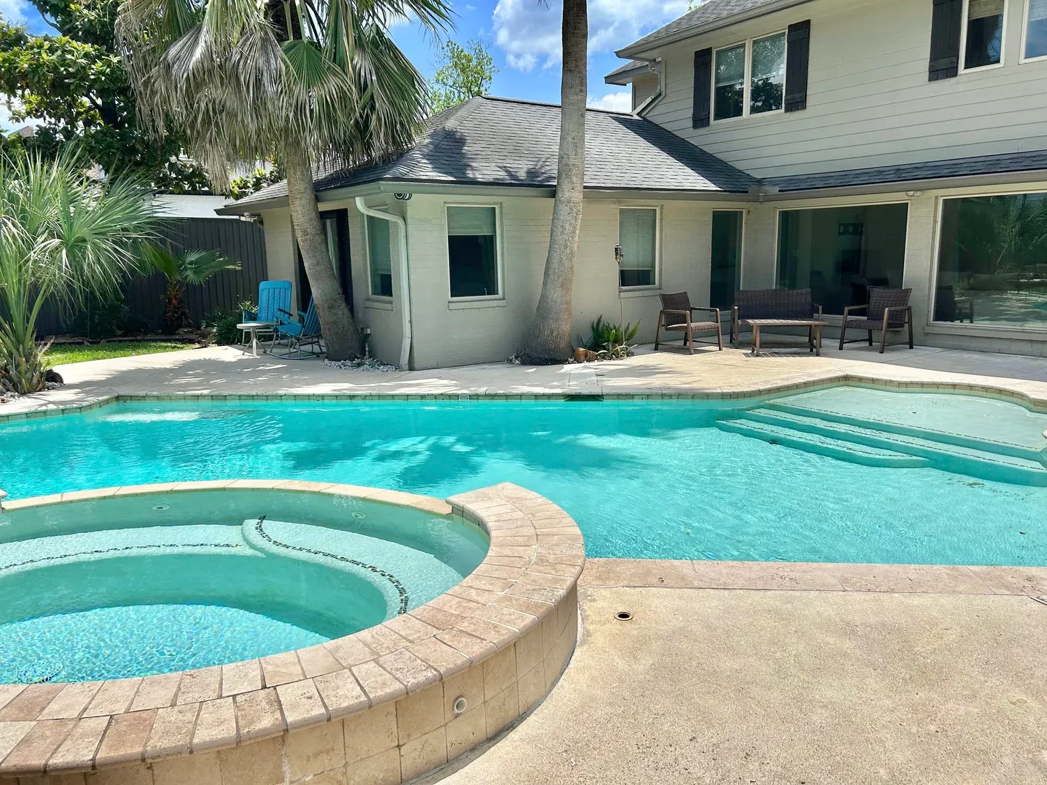 Braes Mansion exterior, furnished house in Medical Center / Meyerland, Houston