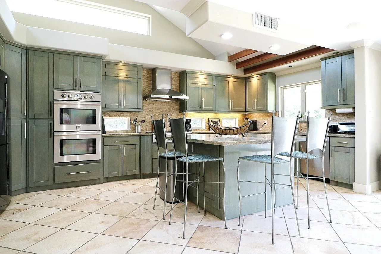 Braes Mansion kitchen, furnished house in Medical Center / Meyerland, Houston