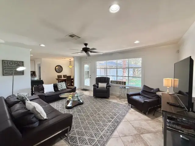Casa Emilio living room, furnished house in Texas Medical Center / Meyerland, Houston