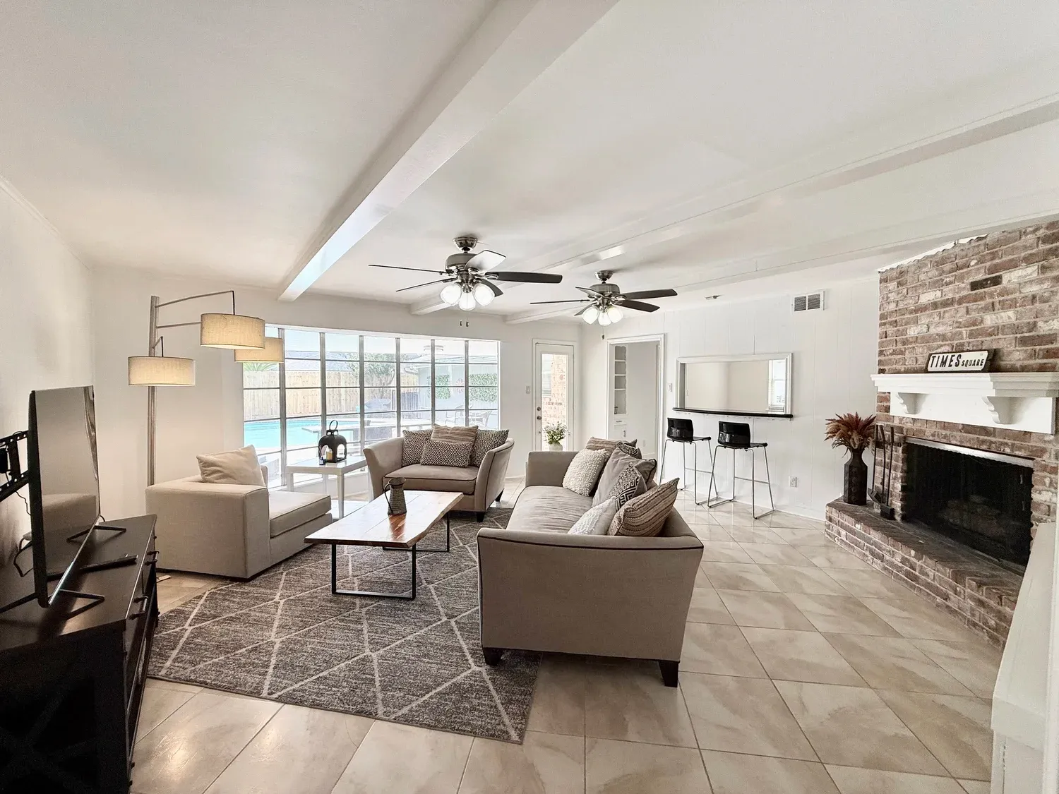 Casa Jackie living room, furnished house in Medical Center / Meyerland, Houston