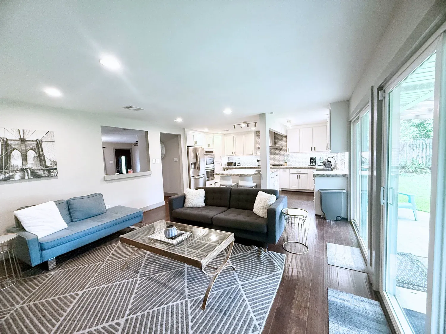 Casa King living room, furnished house in Medical Center / Meyerland, Houston