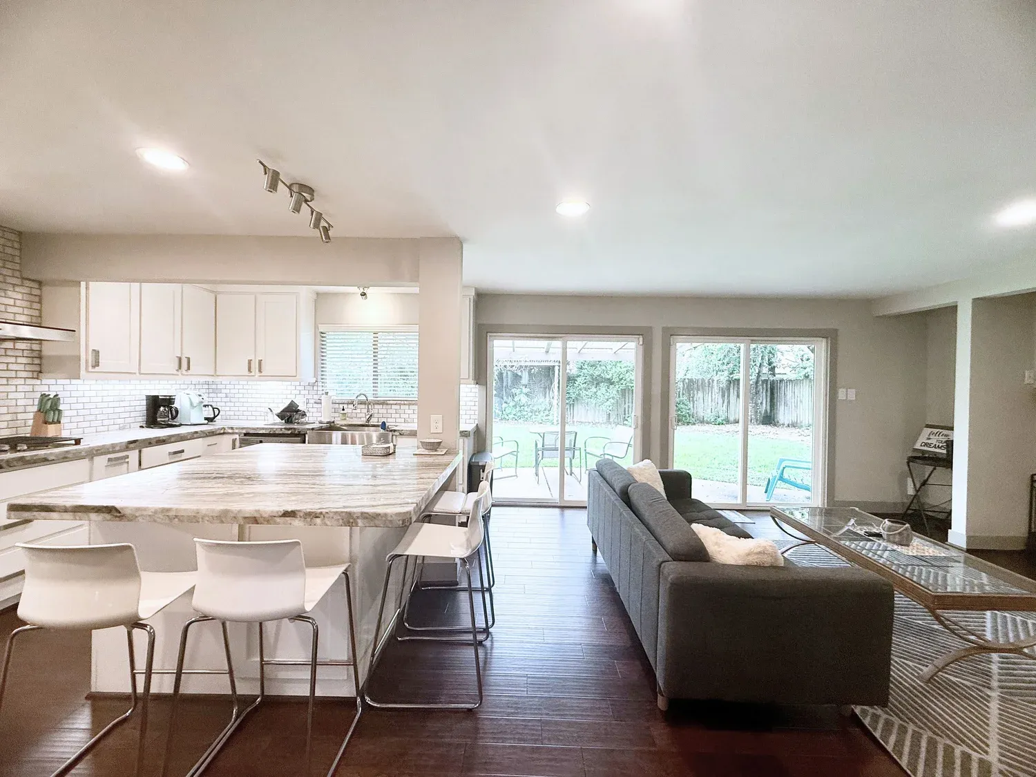 Casa King living room, furnished house in Texas Medical Center / Meyerland, Houston