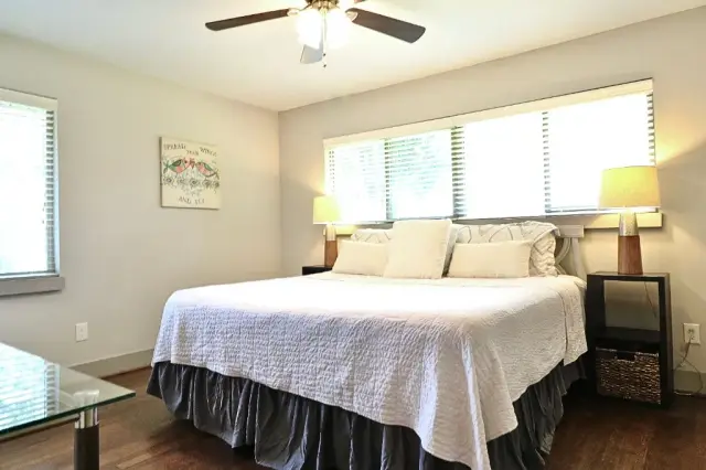 Casa King primary bedroom, furnished house in Texas Medical Center / Meyerland, Houston — furnished rentals in Houston