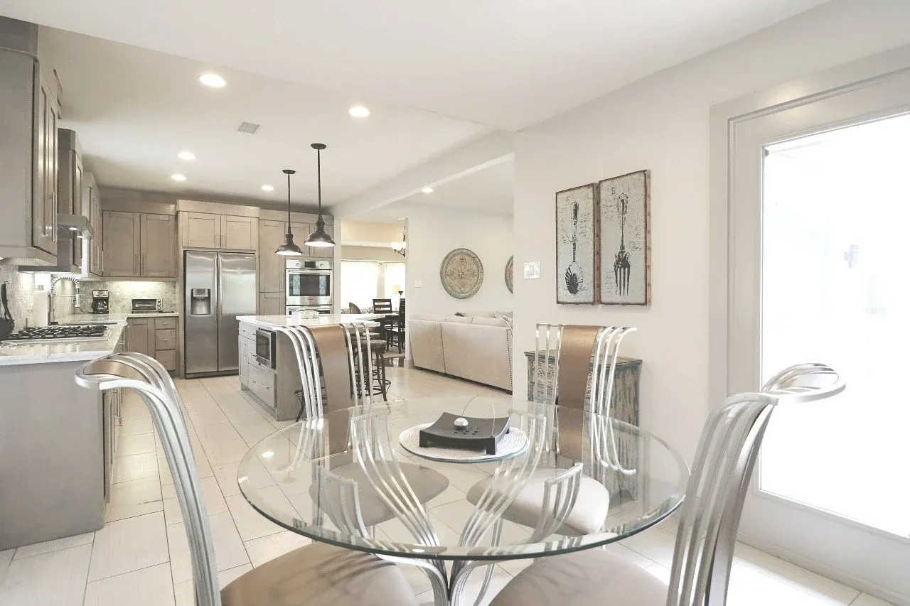 Casa Luna kitchen, furnished house in Texas Medical Center / Meyerland, Houston — Navigating Transportation