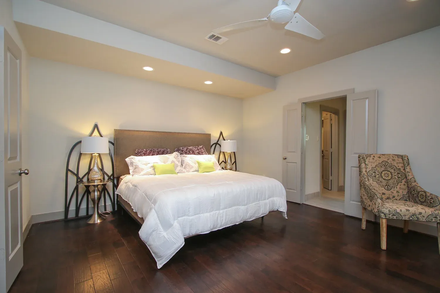 Rotary House vs. Private Luxury Rentals: A Cost and Comfort Comparison for MD Anderson Stays