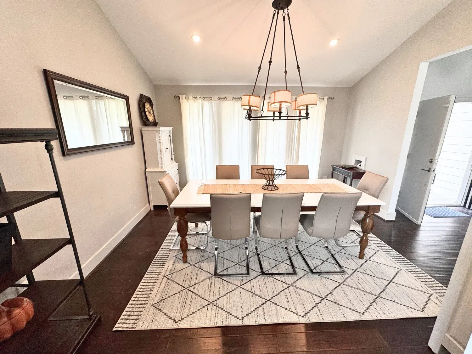 Casa Paise dining room, furnished house in Medical Center / Meyerland, Houston