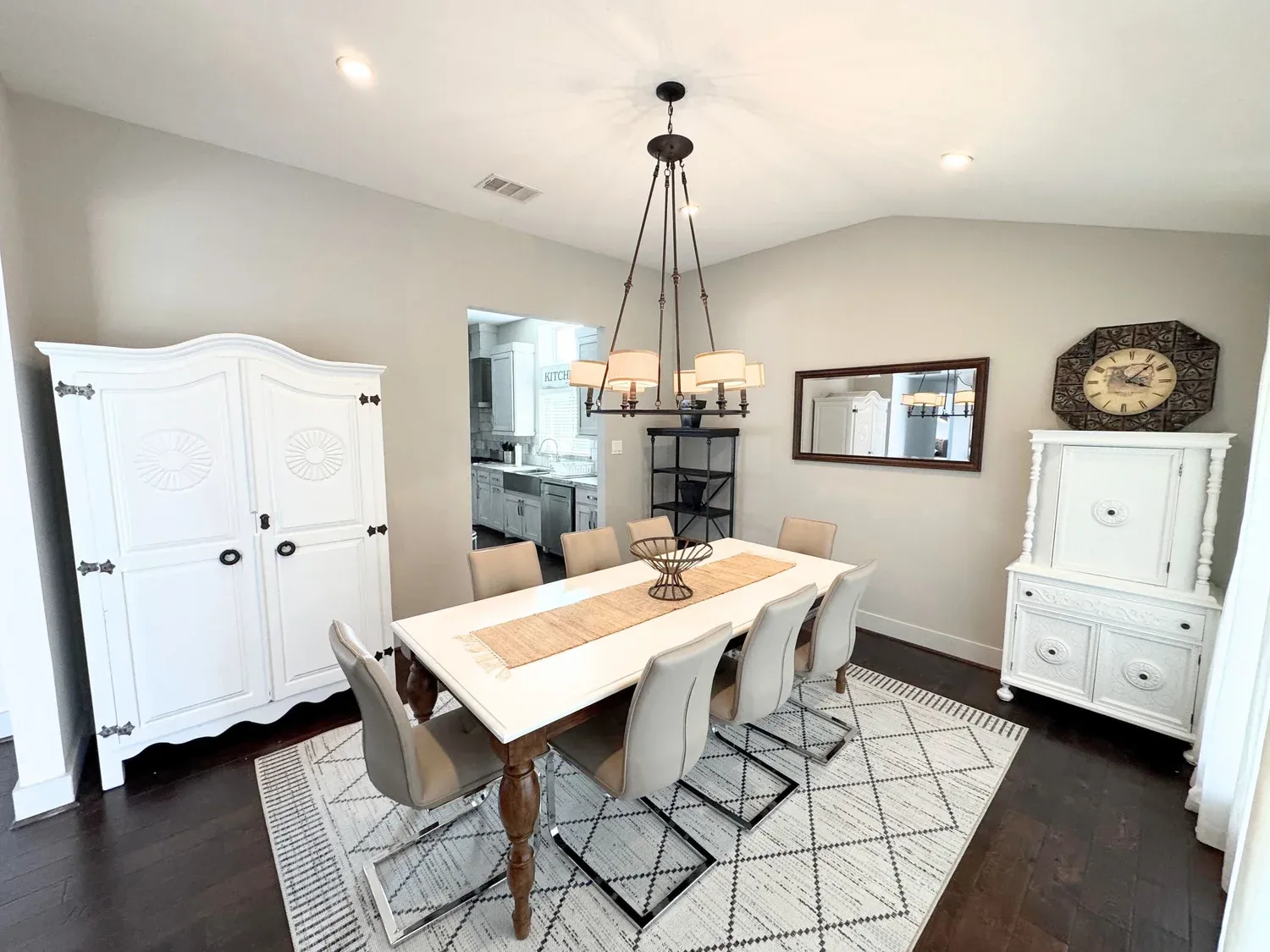 Casa Paise dining room, furnished house in Medical Center / Meyerland, Houston
