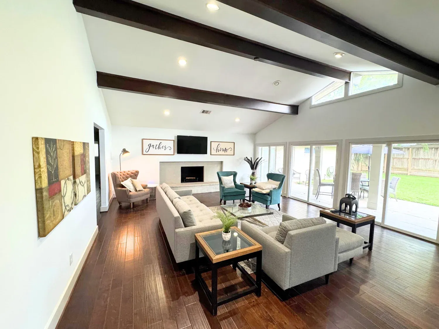 Casa Paise living room, furnished house in Medical Center / Meyerland, Houston