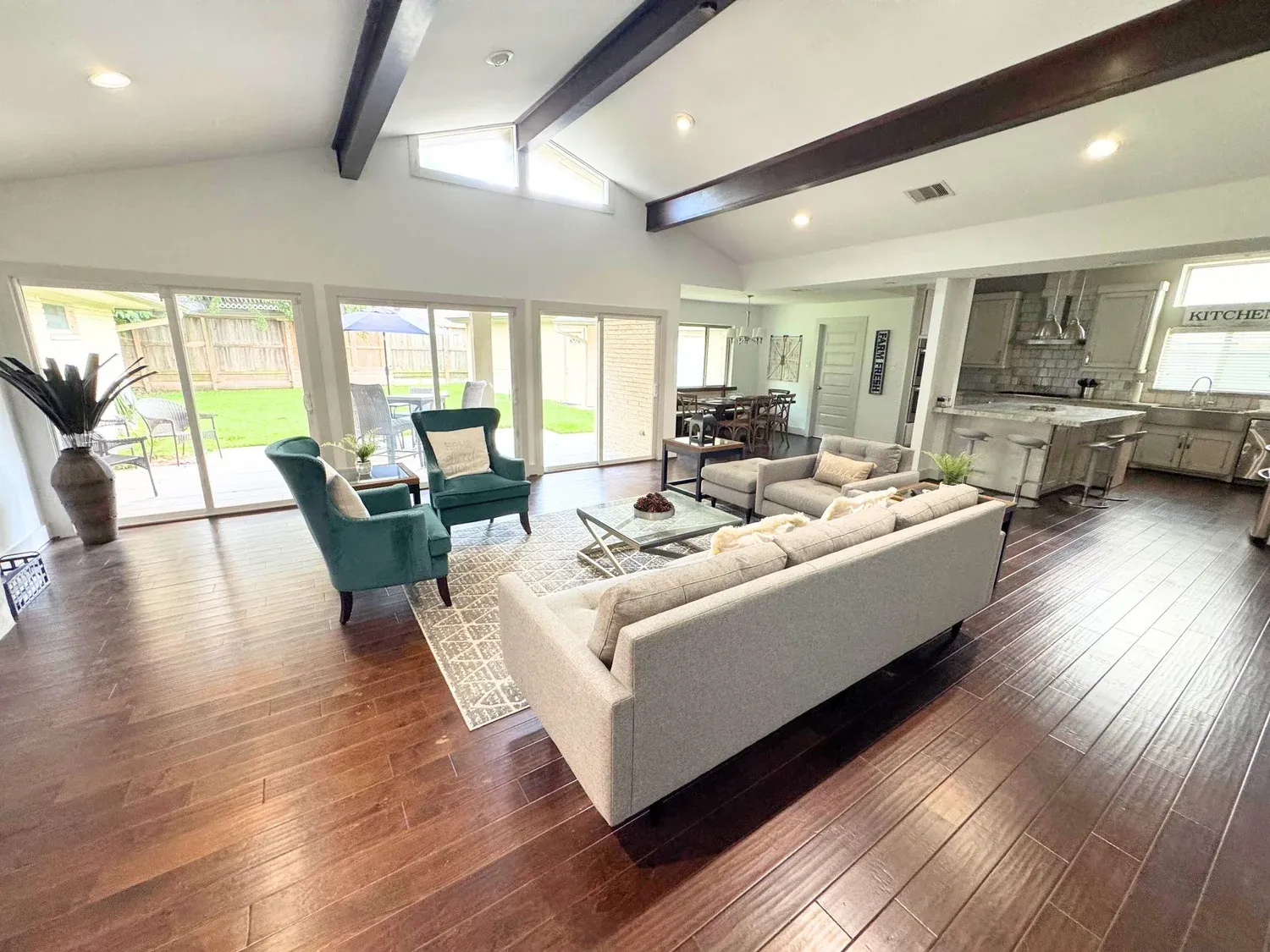 Casa Paise living room, furnished house in Medical Center / Meyerland, Houston