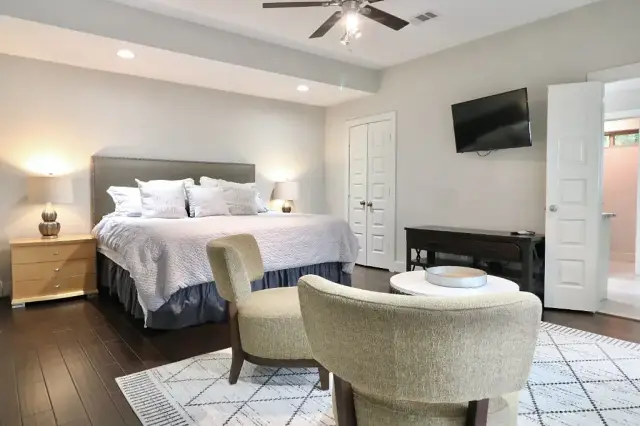 Casa Paise primary bedroom, furnished house in Texas Medical Center / Meyerland, Houston — furnished rentals in Houston
