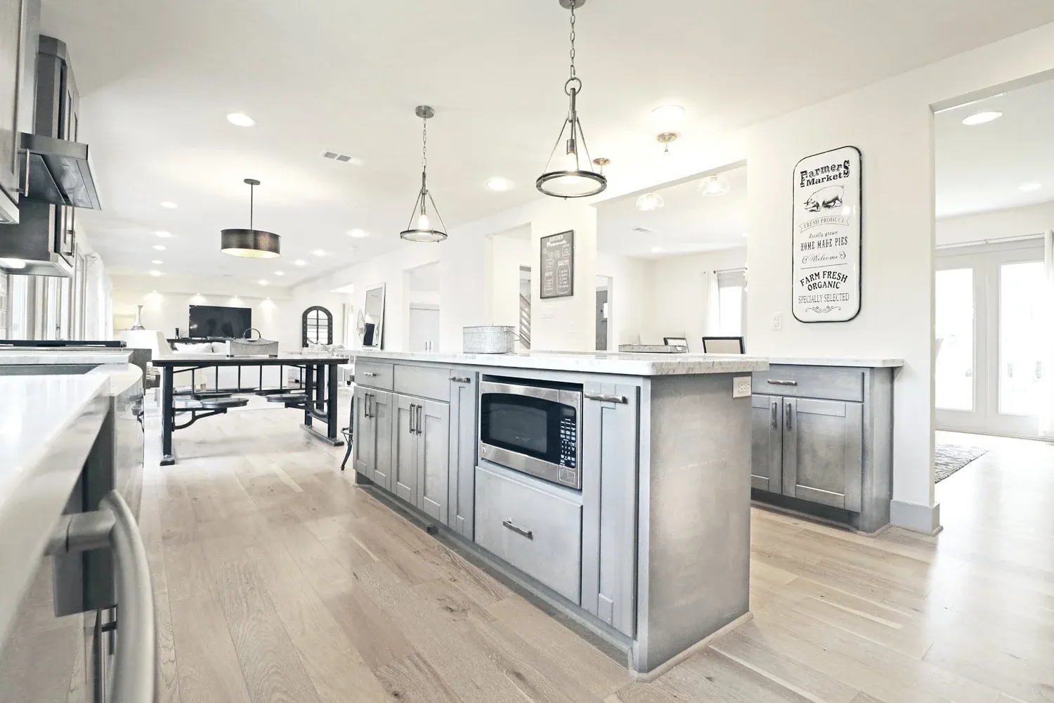 Chateau Gold kitchen, furnished house in Texas Medical Center / West University, Houston