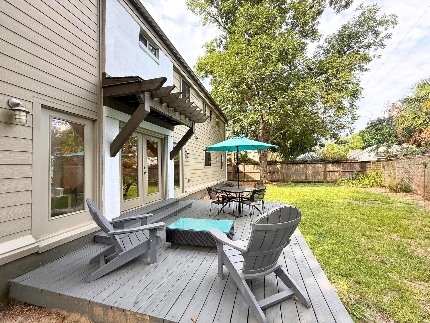 Chateau Gold outdoor living space, furnished house in Texas Medical Center / West University, Houston