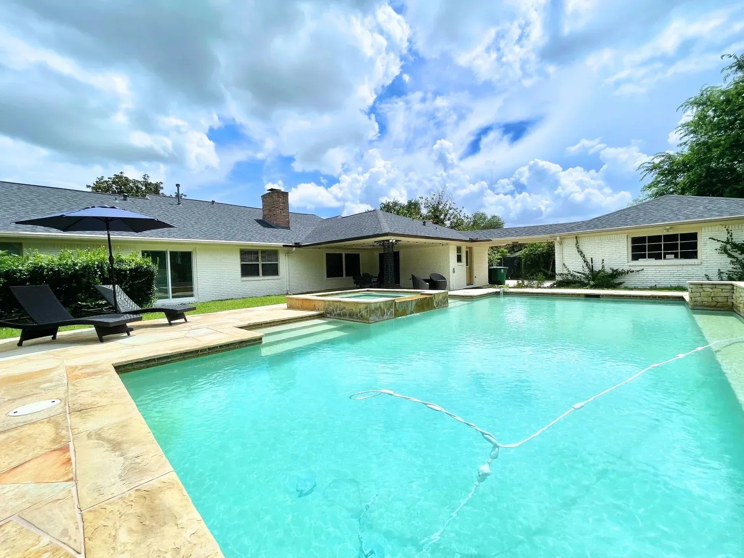 Corporate Housing Houston vs. Hotels: The Luxurway Advantage