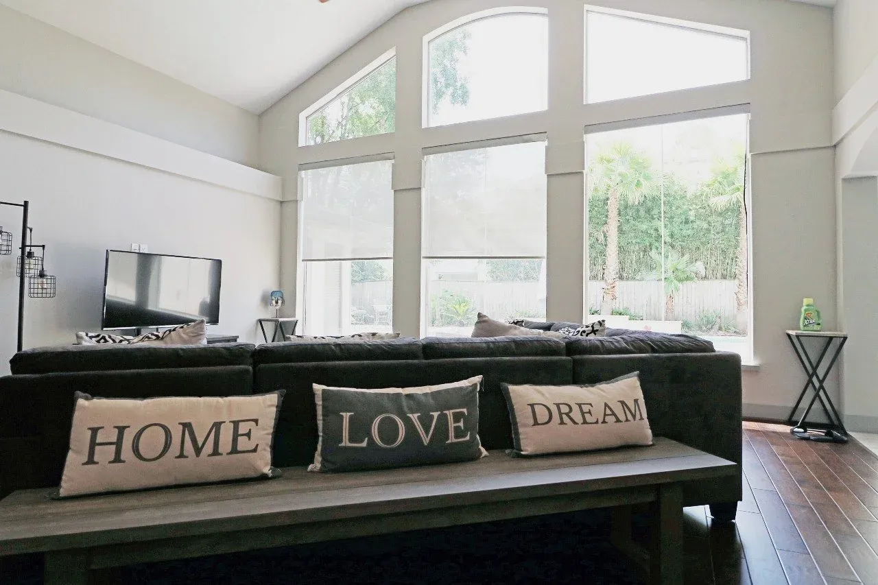 Venetia Grove dining room, furnished house in Texas Medical Center / Meyerland, Houston