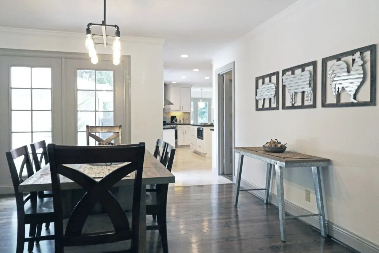 Dining room of a furnished home in Houston — Houston's Best Neighborhoods