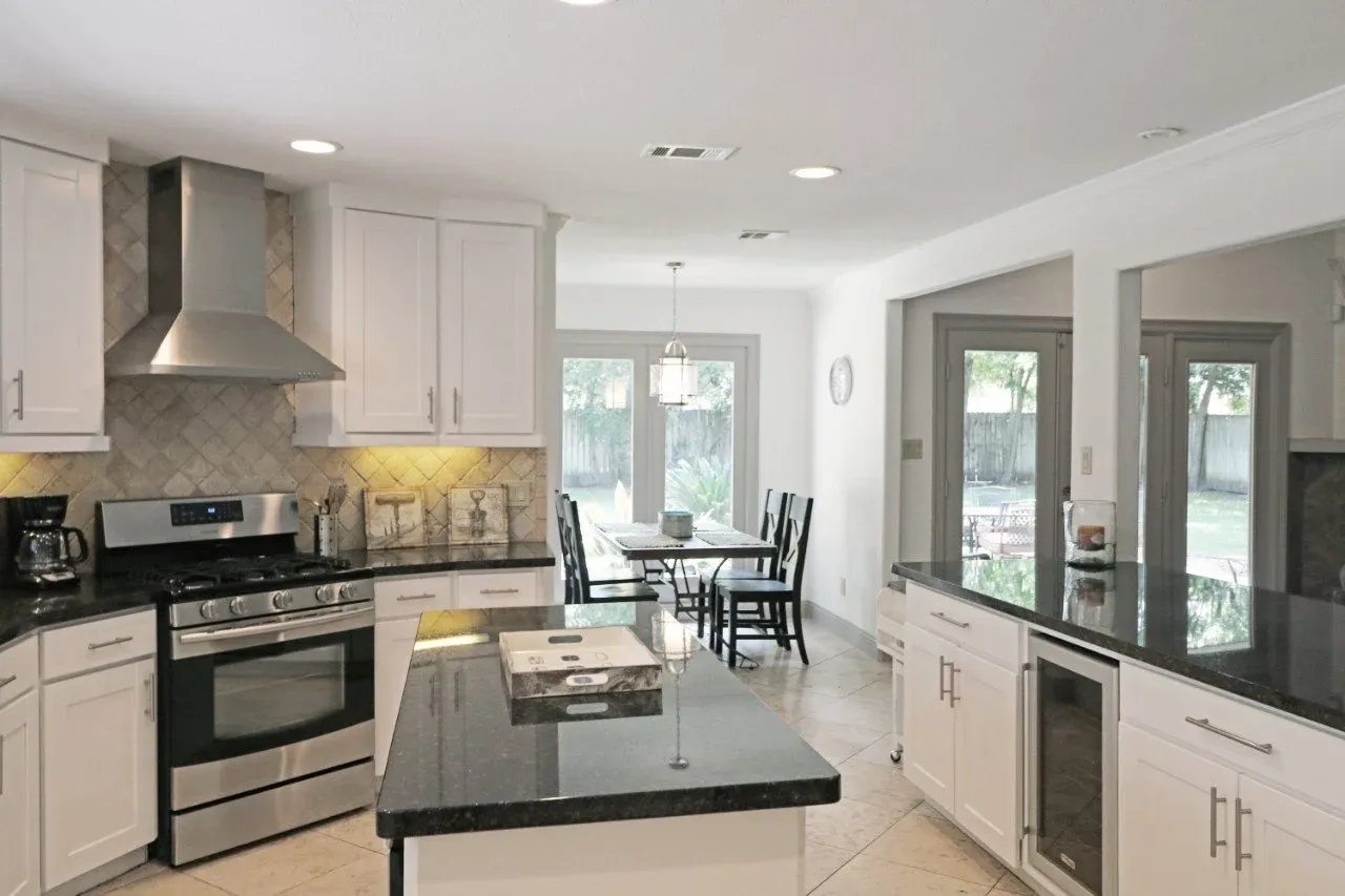 Kitchen of a furnished home in Houston — Relocating to Houston (photo 28)