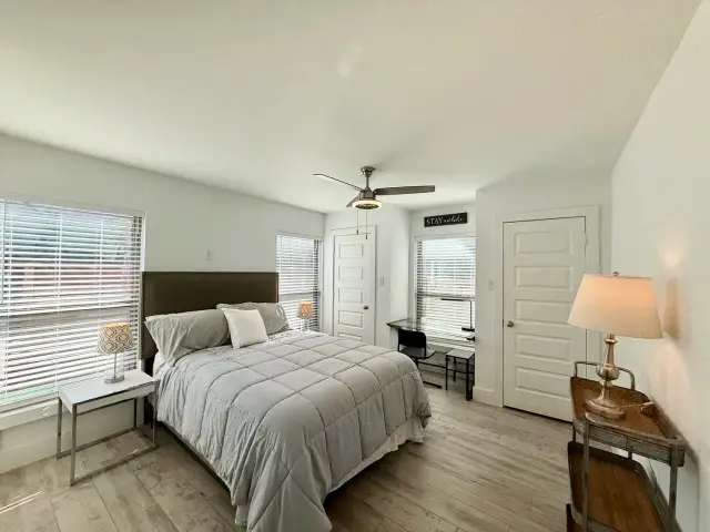 Med Center Retreat bedroom, furnished apartment in Texas Medical Center, Houston — luxury furnished housing in Houston