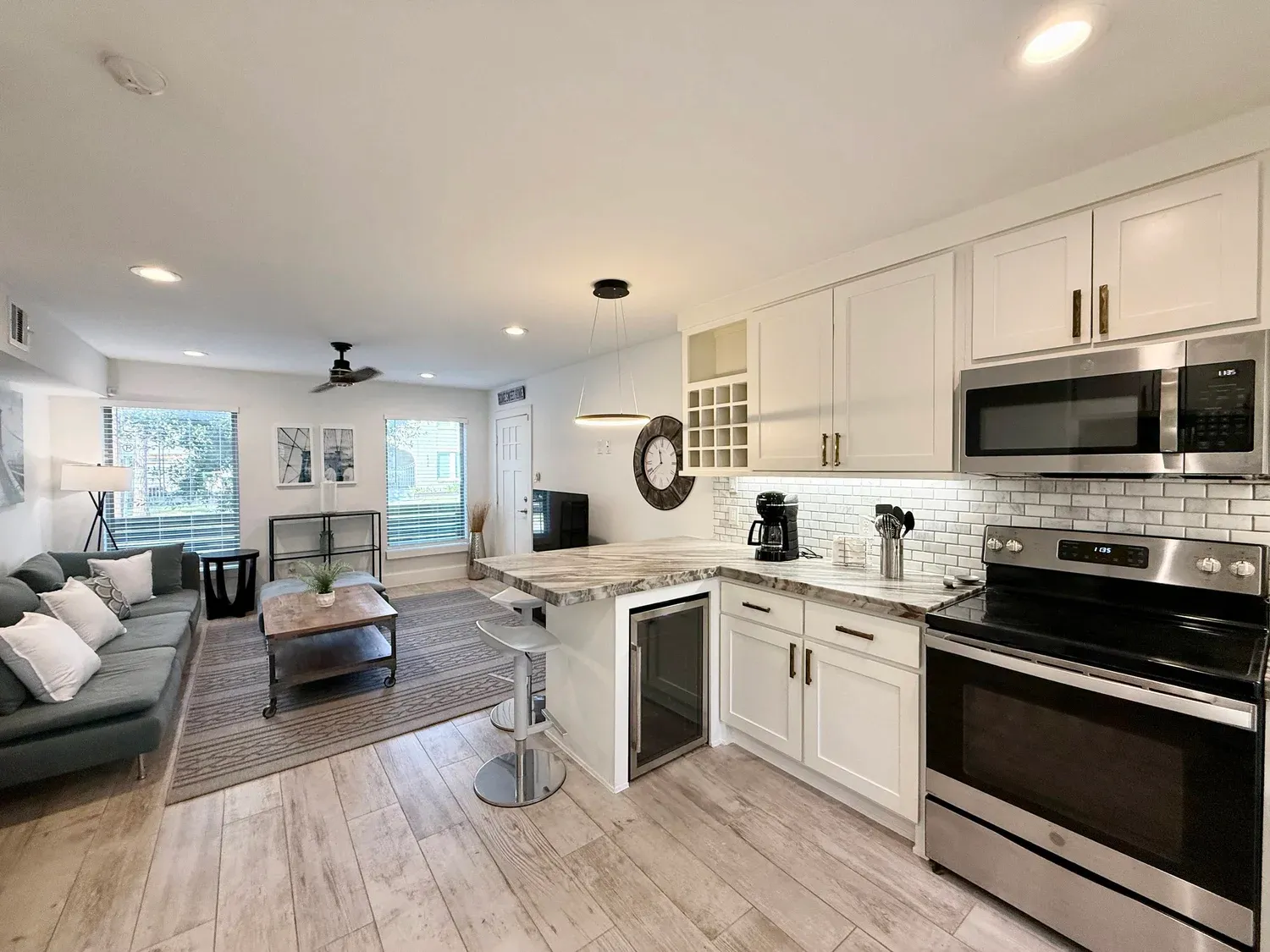 Med Center Retreat kitchen, furnished apartment in Texas Medical Center, Houston