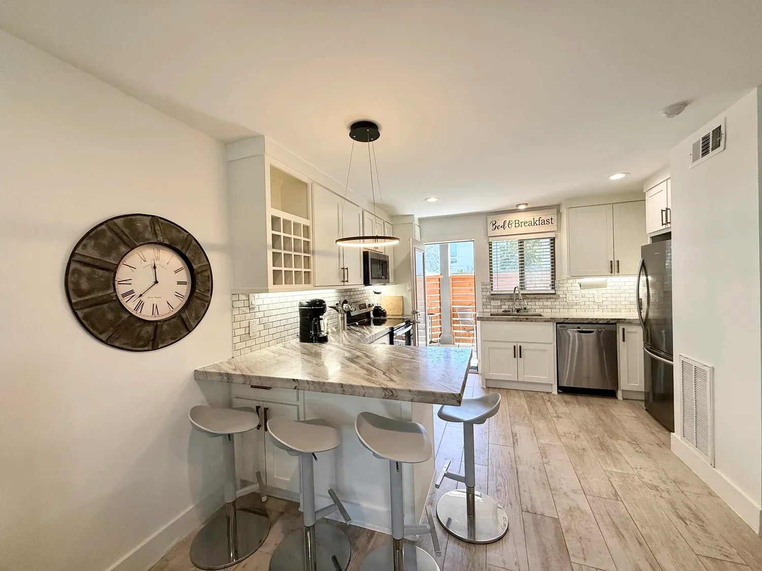 Med Center Retreat kitchen, furnished apartment in Texas Medical Center, Houston