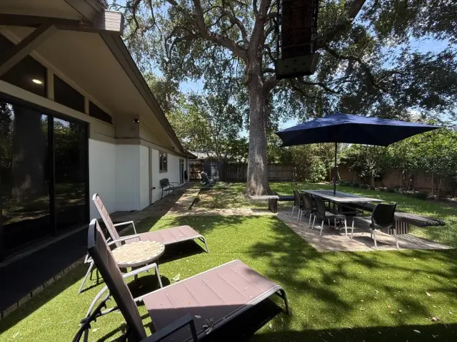 The New Grove exterior, furnished house in Texas Medical Center / Meyerland, Houston