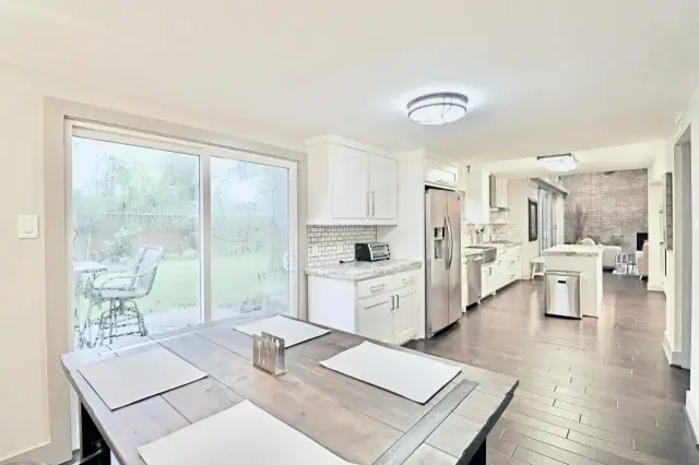 The New Grove kitchen, furnished house in Texas Medical Center / Meyerland, Houston