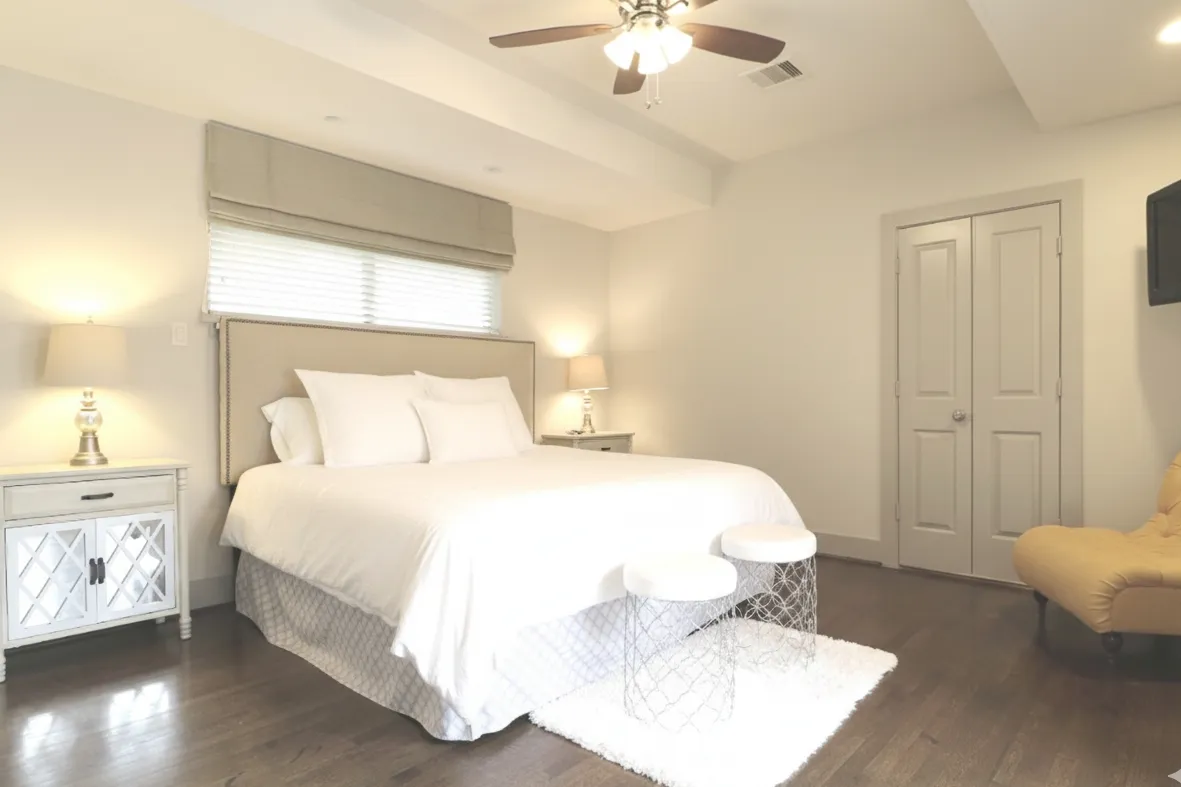 Furnished home in Houston — Relocating to Houston