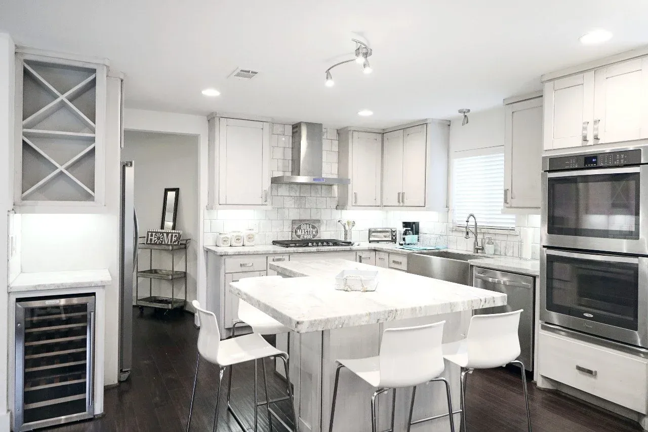 LUXURWAY Amenities — Relocating to Houston (photo 18)