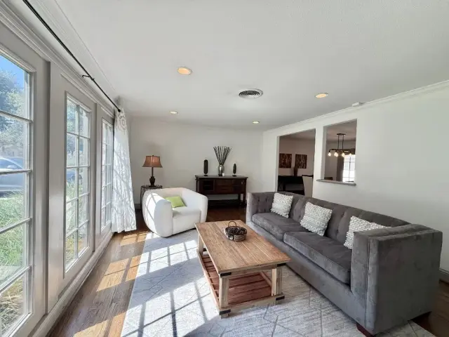 Serena Sun den, furnished house in Texas Medical Center / Braeswood, Houston — luxury furnished housing in Houston