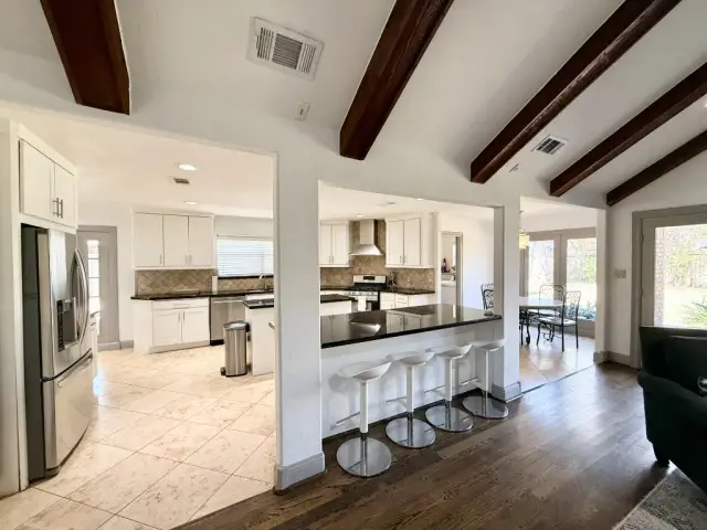 Serena Sun kitchen, furnished house in Texas Medical Center / Braeswood, Houston — luxury furnished housing in Houston