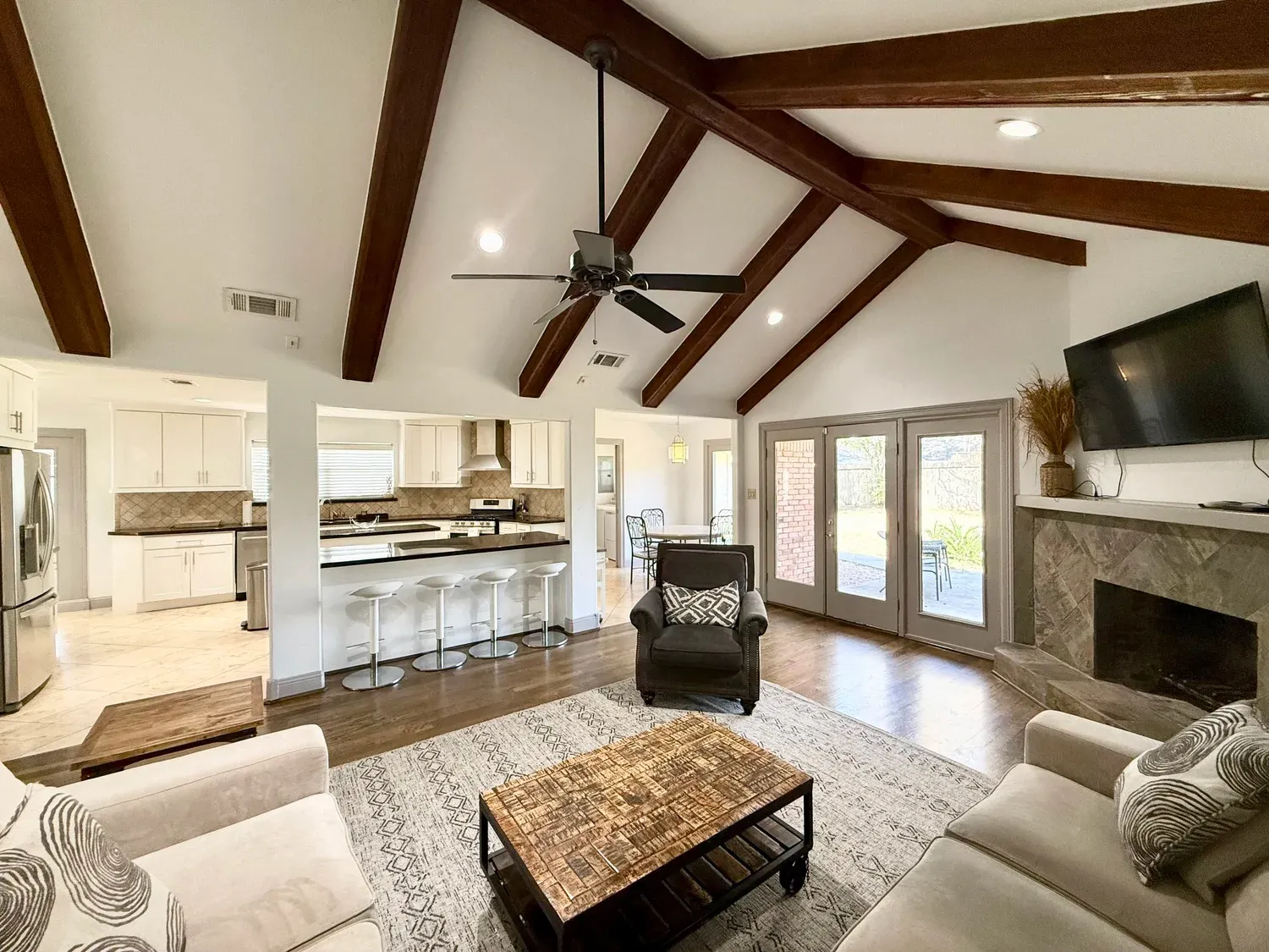 Serena Sun living room, furnished house in Medical Center / Braeswood, Houston