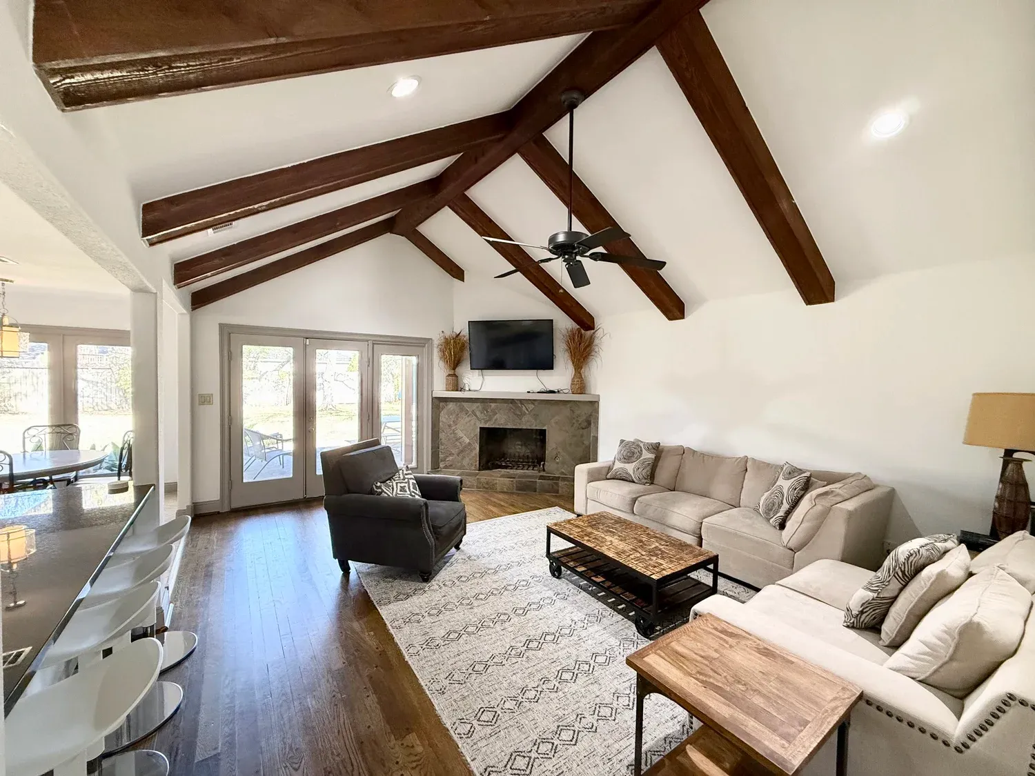 Serena Sun living room, furnished house in Texas Medical Center / Braeswood, Houston