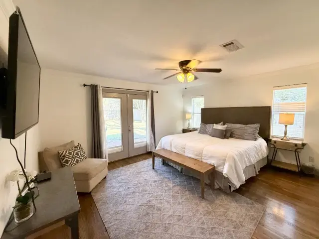 Serena Sun primary bedroom, furnished house in Texas Medical Center / Braeswood, Houston — luxury furnished housing in Houston