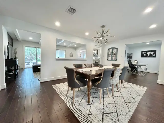 Venetia Grove dining room, furnished house in Texas Medical Center / Meyerland, Houston — furnished rentals in Houston