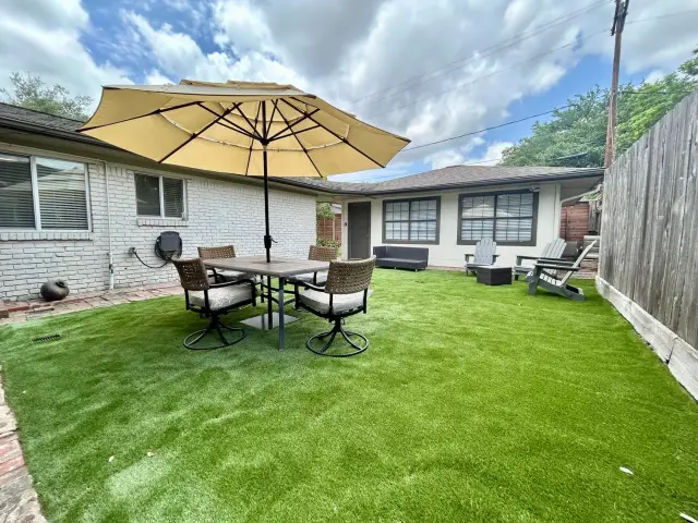Venetia Grove exterior, furnished house in Texas Medical Center / Meyerland, Houston — furnished rentals in Houston