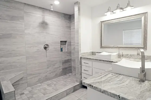 Venetia Grove primary bathroom, furnished house in Texas Medical Center / Meyerland, Houston — furnished rentals in Houston