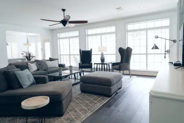 Villa Capri living room, furnished house in Texas Medical Center / Bellaire, Houston — furnished rentals in Houston