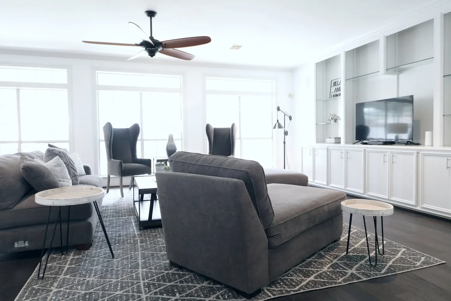 Villa Capri living room, furnished house in Texas Medical Center / Bellaire, Houston