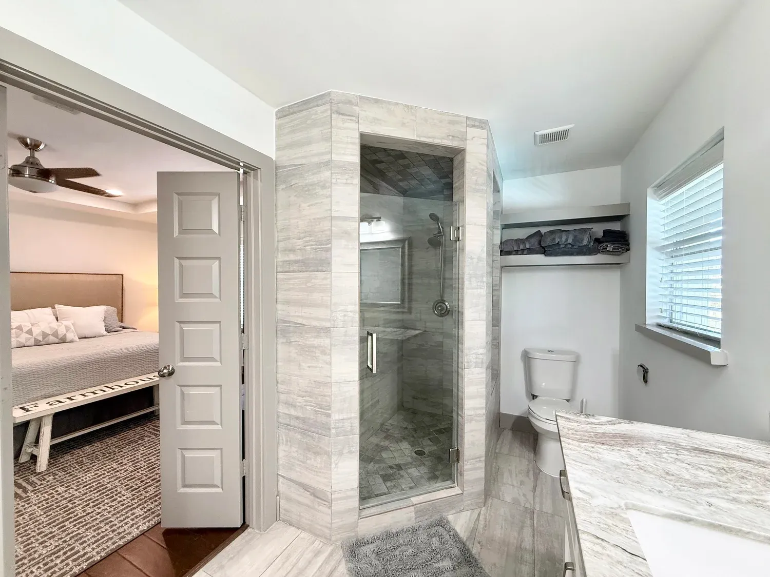 Villa Como primary bathroom, furnished house in Texas Medical Center / Meyerland, Houston