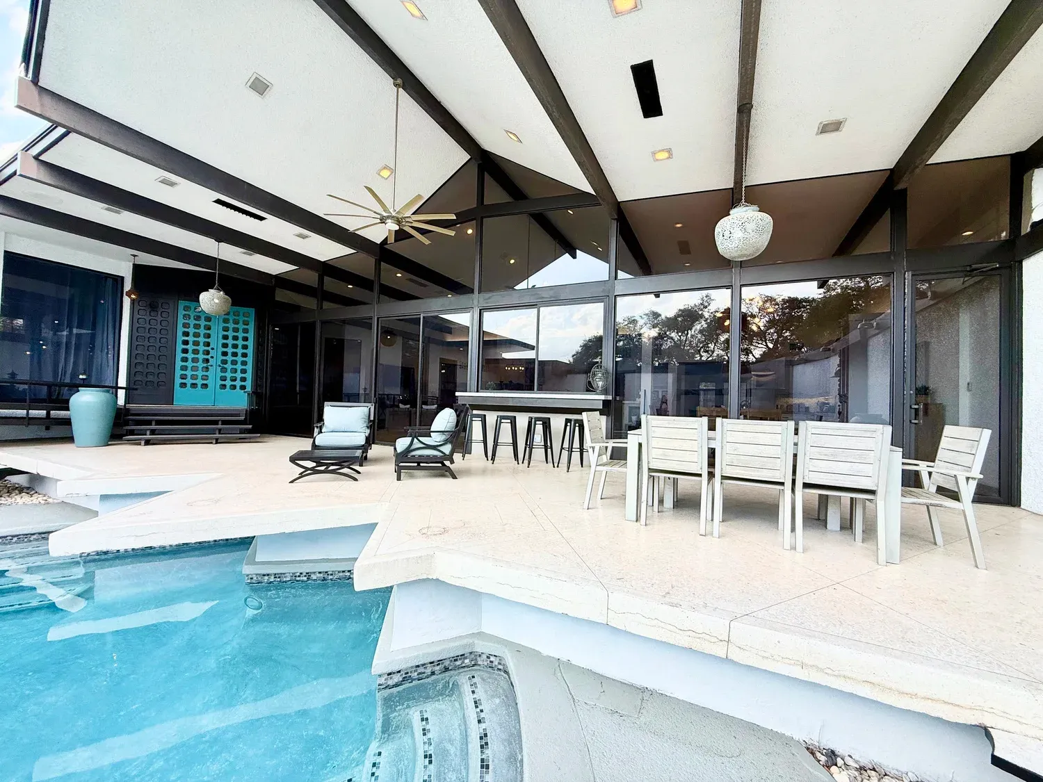 Villa Rica exterior, furnished house in Texas Medical Center / Meyerland, Houston