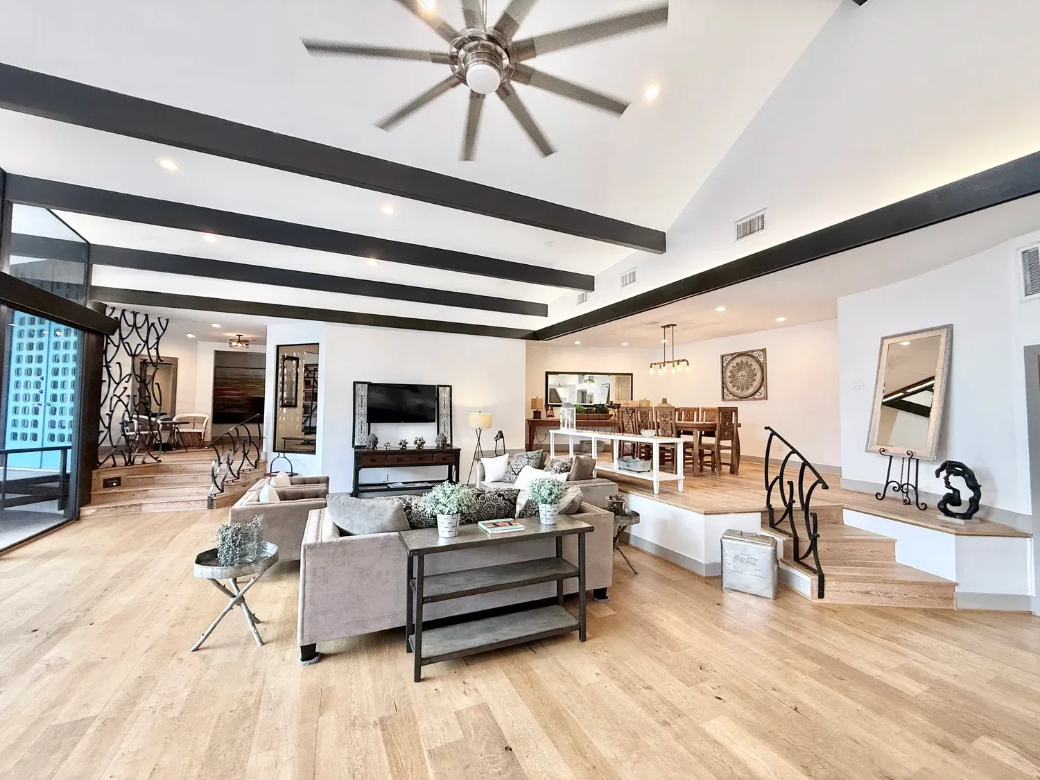 Villa Rica living room, furnished house in Texas Medical Center / Meyerland, Houston