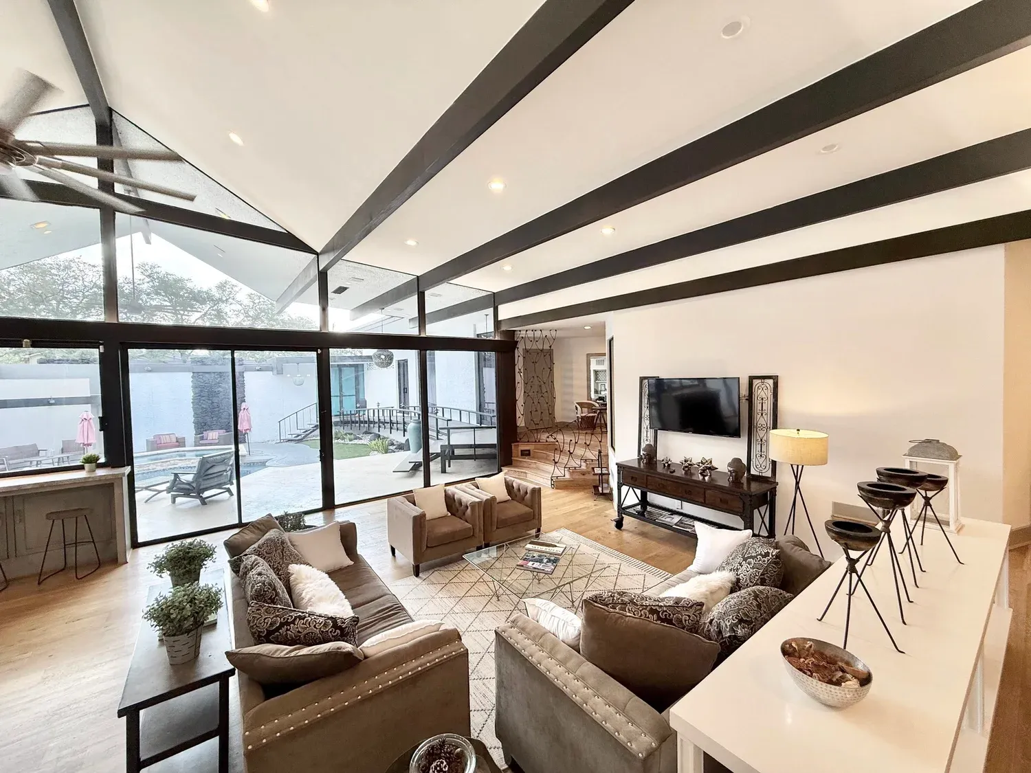 Villa Rica living room, furnished house in Texas Medical Center / Meyerland, Houston