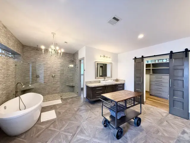 Villa Rica primary bathroom, furnished house in Texas Medical Center / Meyerland, Houston — furnished rentals in Houston