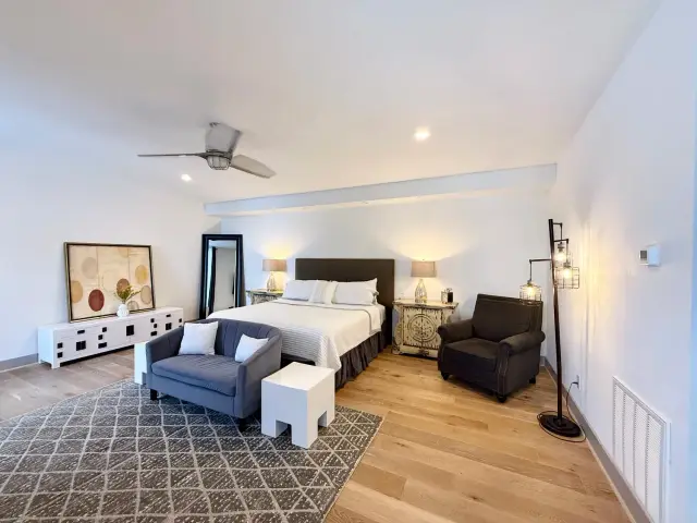 Villa Rica primary bedroom, furnished house in Texas Medical Center / Meyerland, Houston — furnished rentals in Houston