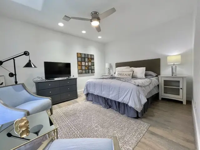 Villa Sorrento primary bedroom, furnished house in Texas Medical Center / West University, Houston — furnished rentals in Houston